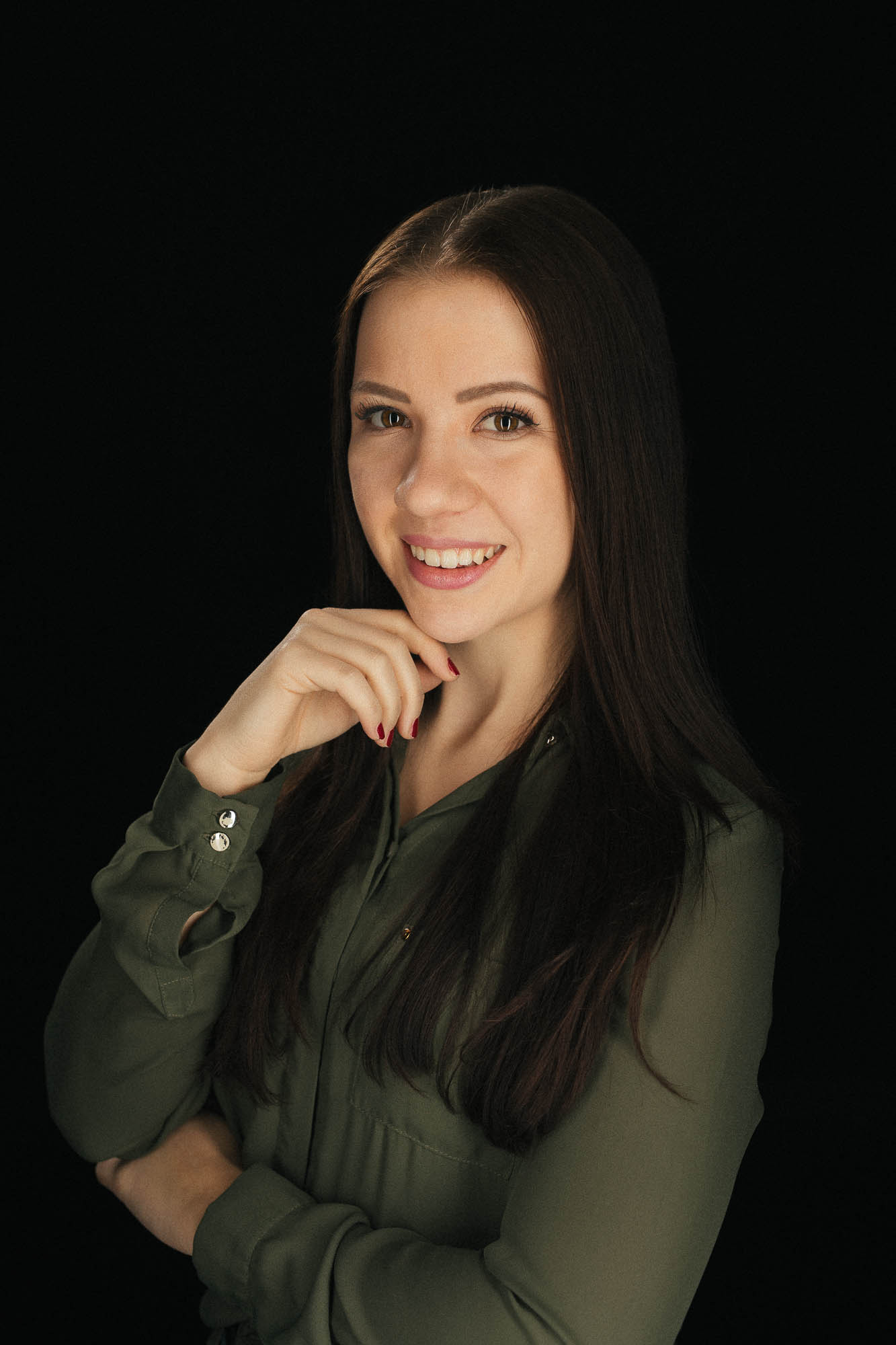 Export x3 Headshot  06590 Dez 01 2019 Bearbeitet 2 Headshots 2019  Miro Nicole Nadine